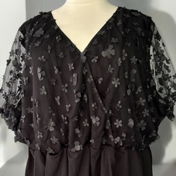 NWT!Elegant Black Floral elastic waist top Size 30 or 6X - Picture 4 of 6
